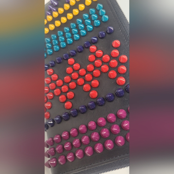 SOLD ❌Christian Louboutin Black Zippy Panettone Wallet - Picture 3 of 11